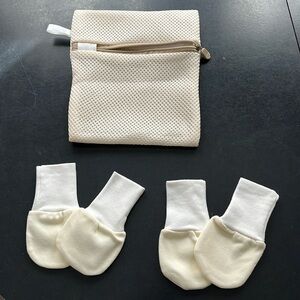Baby mittens for scratching, two pairs with laundry bag/storage case